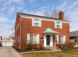 19965 E Emory Ct, Grosse Pointe Woods, MI 48236