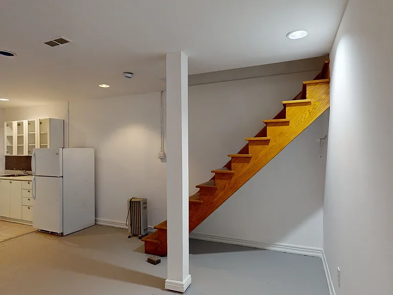 21 Rusholme Park Cres #BASEMENT — Photo 13