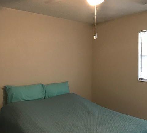 4th image of 817 22nd St APT 3