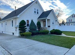 911 Washington St, Franklin Square, NY 11010