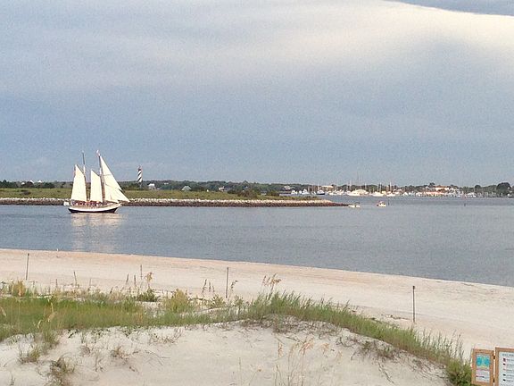 4th image of 425 Porpoise Point Dr