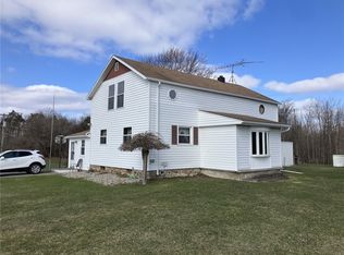 6052 Albion Rd, Oakfield, NY 14125