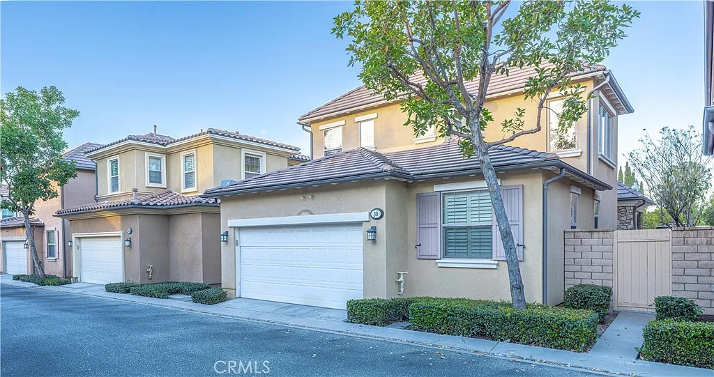 4 bed, 2152 sqft, $5,200 — Photo 2