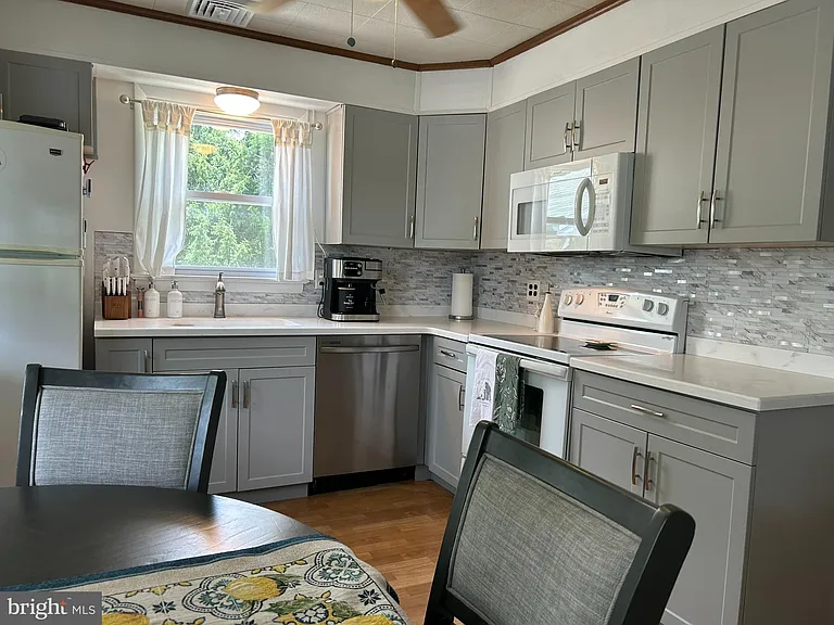 138 E Seven Stars Rd — Photo 4