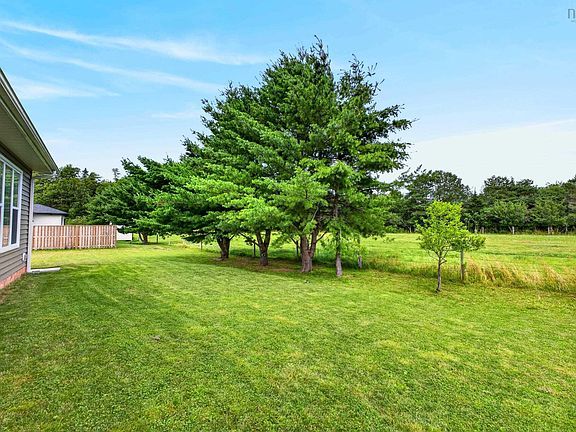 4th image of 28 Eagleview Dr