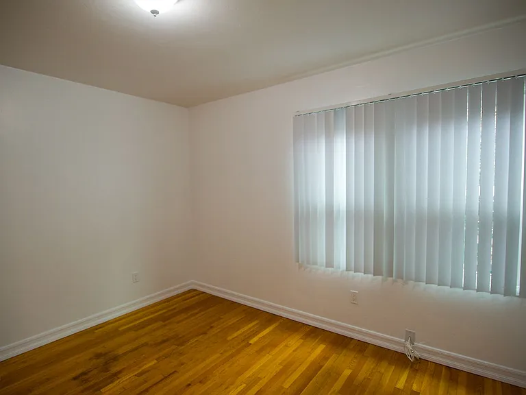 170-170 1/2 Garret Avenue — Photo 16