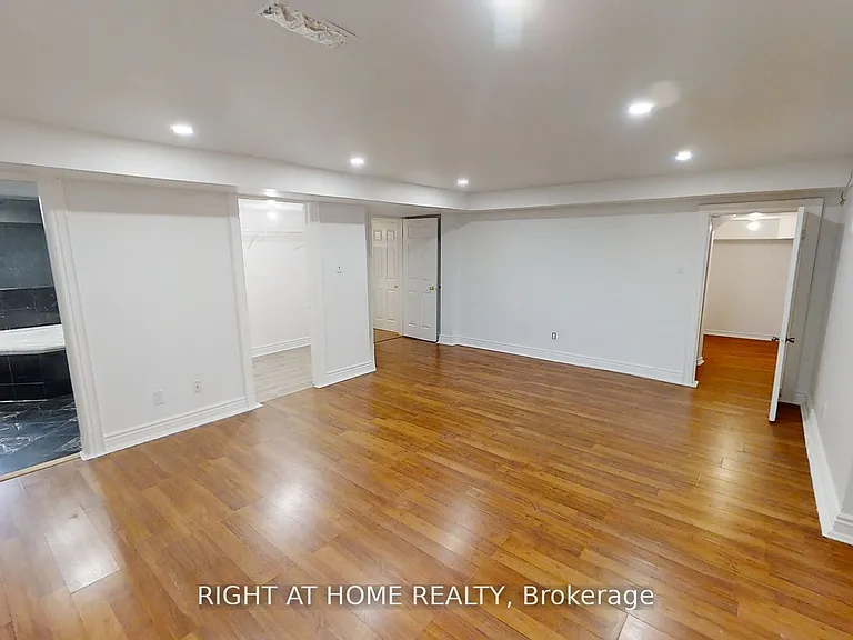 31 Northgate Cres E — Photo 2