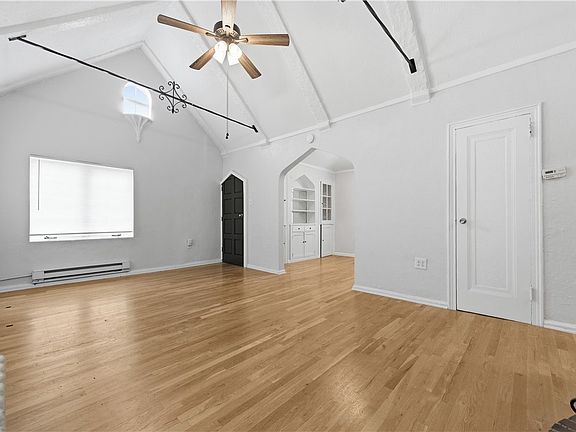 4th image of 3809-3811 Beechwood Blvd