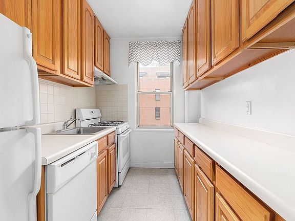 5th image of 330 E 63rd St APT 6D