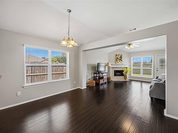 5th image of 398 Henry St