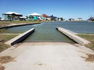 4 Peets Bend Dr, Rockport, TX 78382