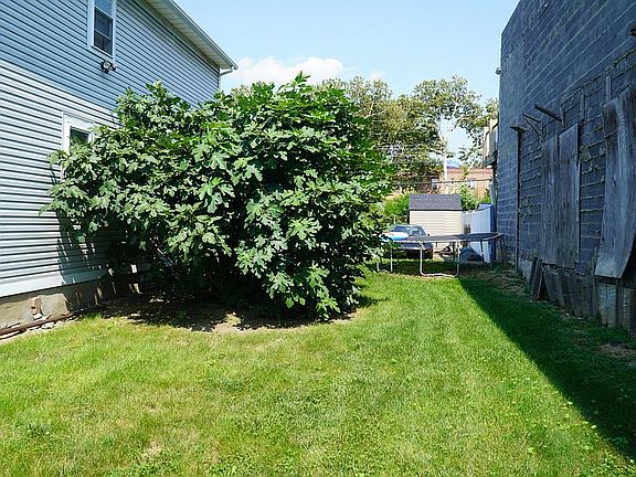 3rd image of 10709 157th St