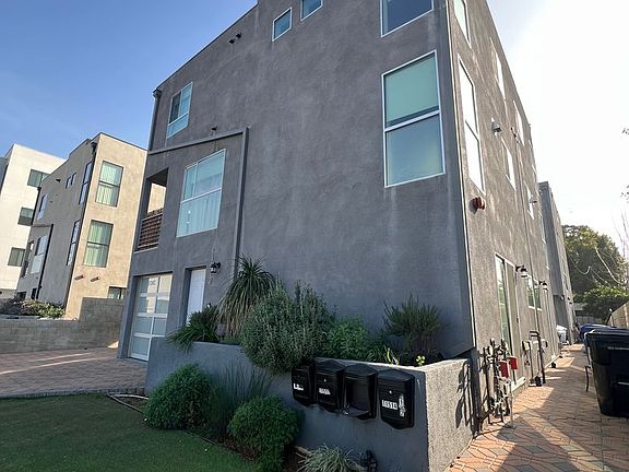 2nd image of 11512 Emelita St