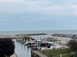 91 N Schooner Point Dr, Port Clinton, OH 43452