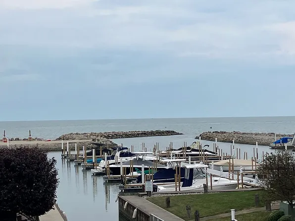 91 N Schooner Point Dr, Port Clinton, OH 43452