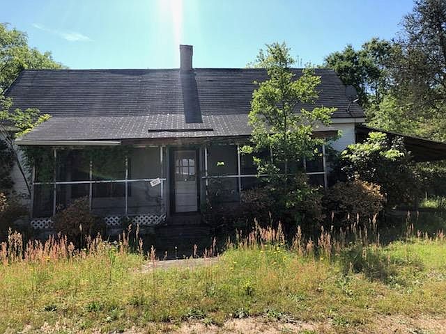 2nd image of 105 Bullard St