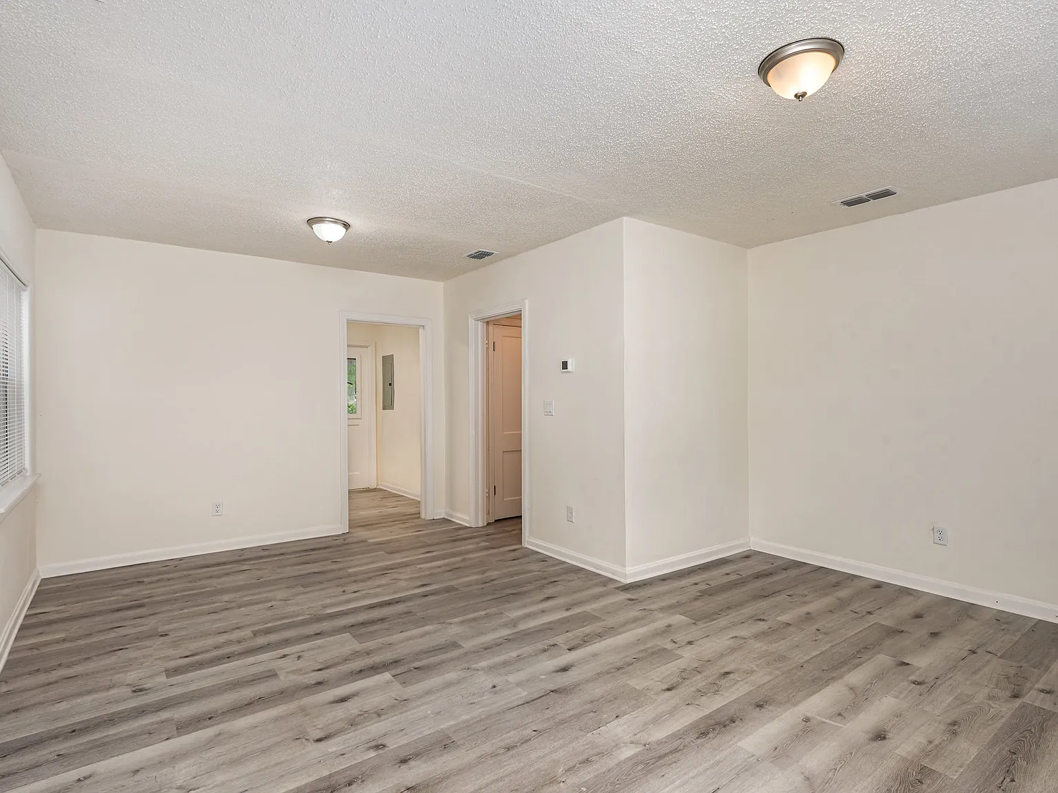 2 bed, 784 sqft, $1,350 — Photo 3