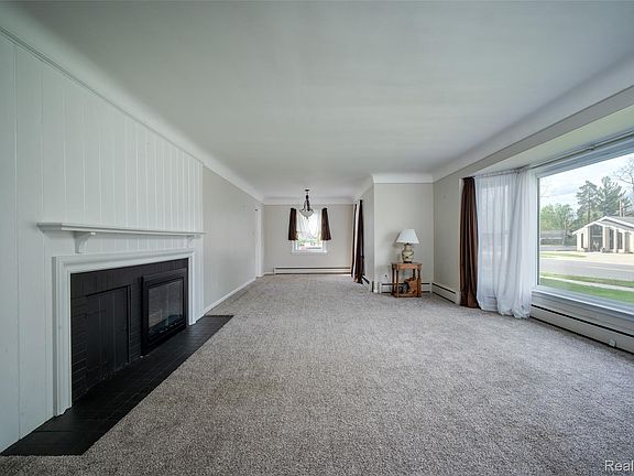 4th image of 2423 Crooks Rd