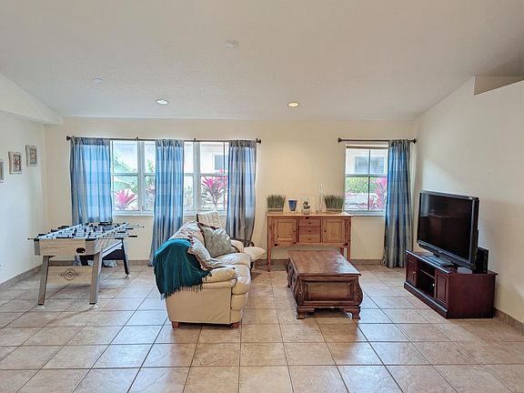 4th image of 139 NW 72nd Avenue