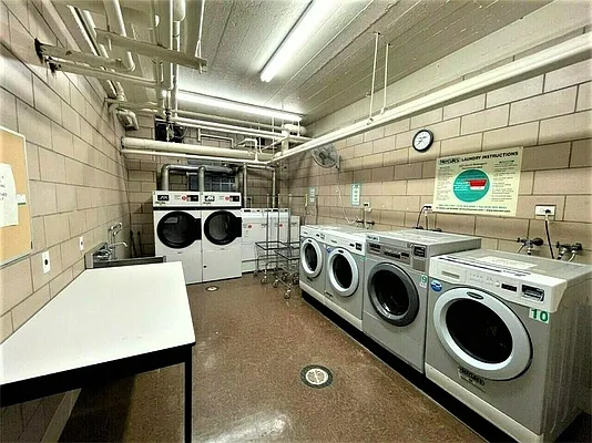 Sold by Momentum Real Estate LLC | media 6