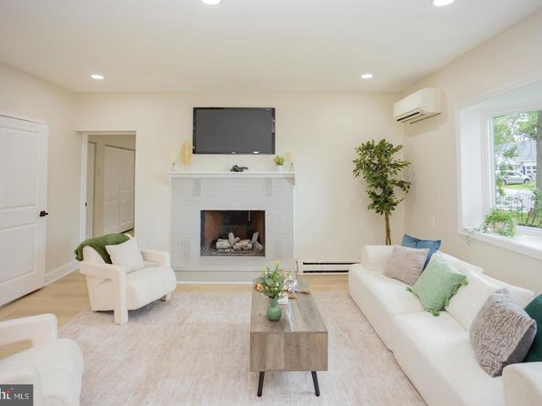 139 W Walnut St