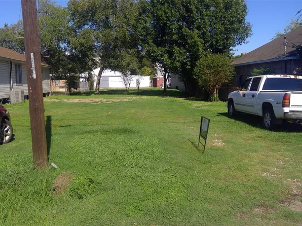 9237 E Avenue P, Houston, TX 77012