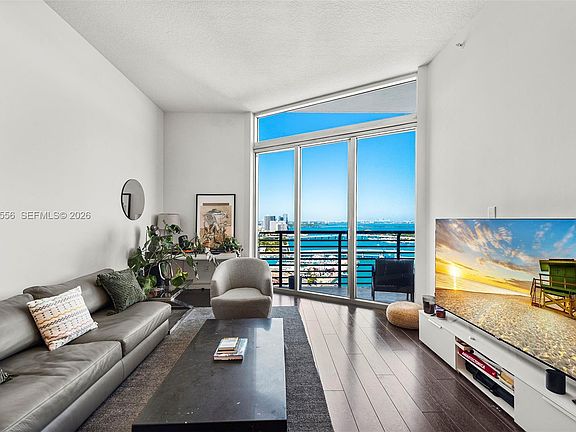 2nd image of 335 Biscayne Blvd #Uph-10