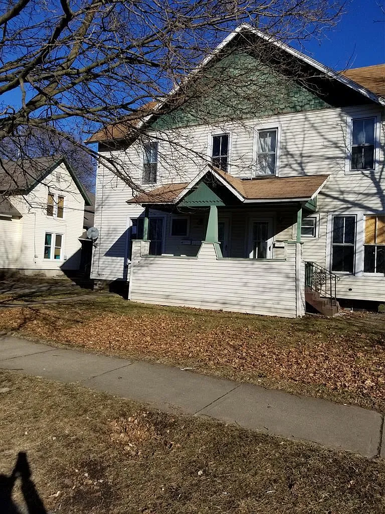 1208 Hall St photo 1