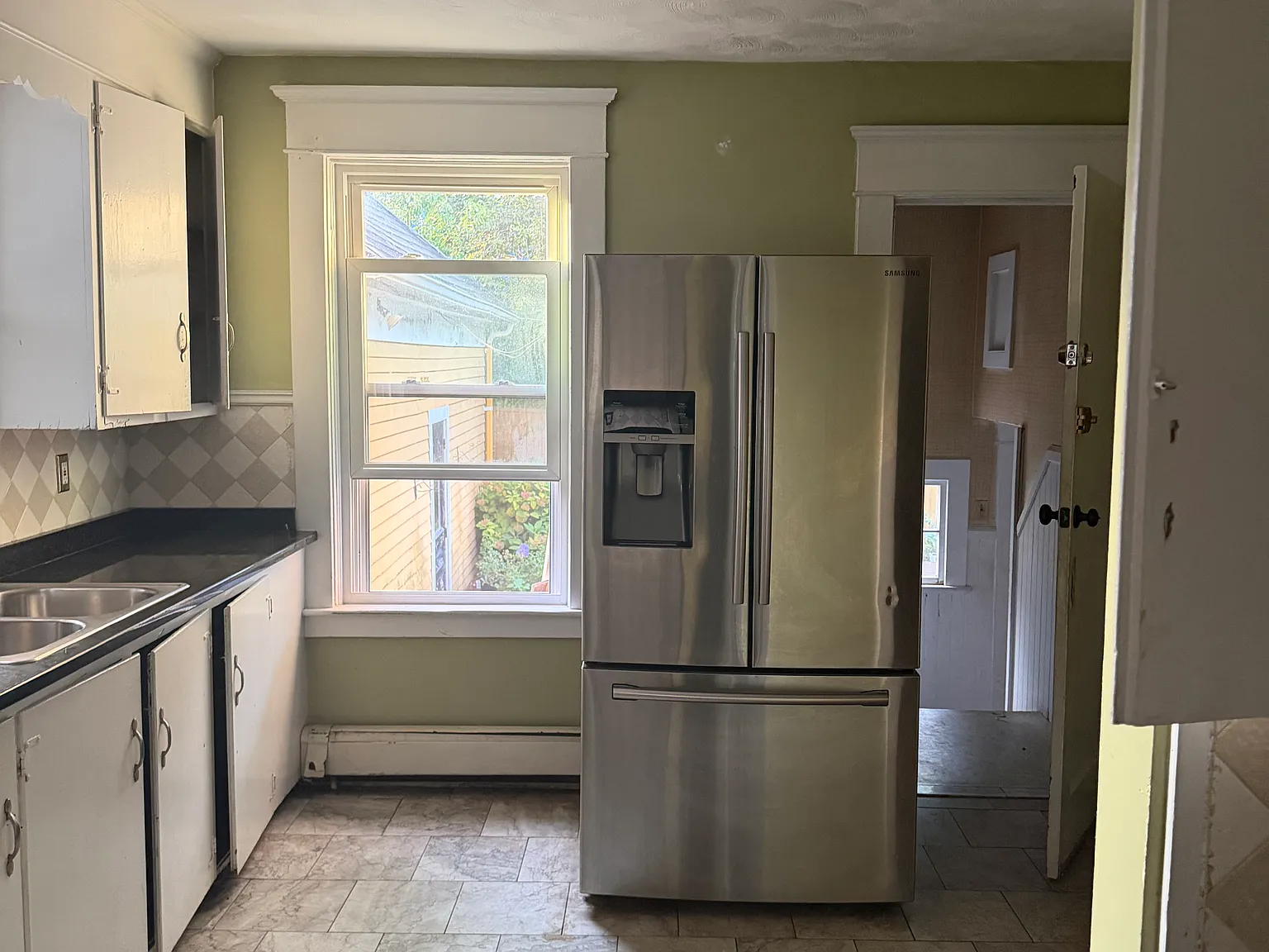 4 bed, 1.5 bath, 2100 sqft, $2,500 — Photo 1