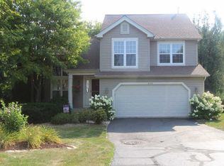 2310 Applewood Ln, Woodstock, IL 60098