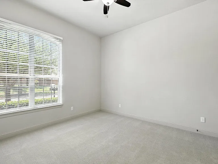1621 Le Mans Ln — Photo 17