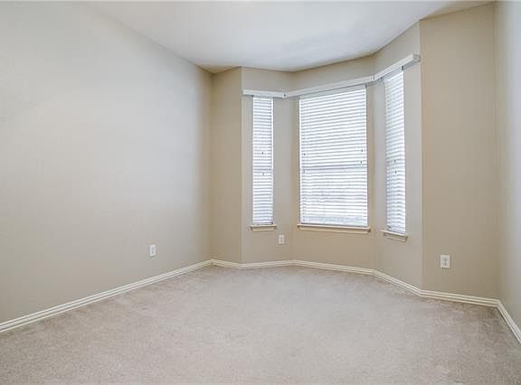5th image of 512 Lochwood Dr
