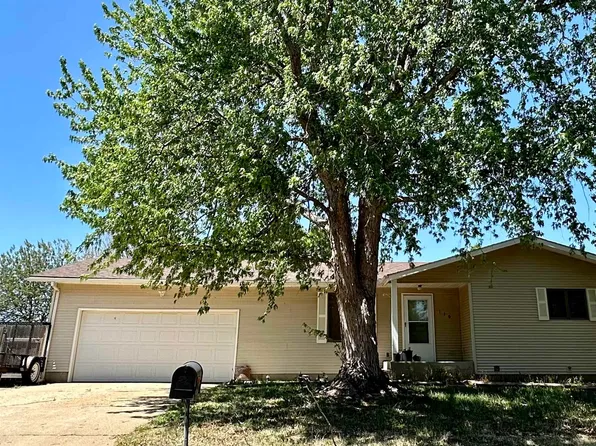 110 S Brooks St, Russell, KS 67665