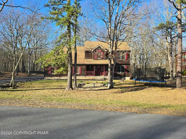 421 Underhill Dr, Tamiment, PA 18371