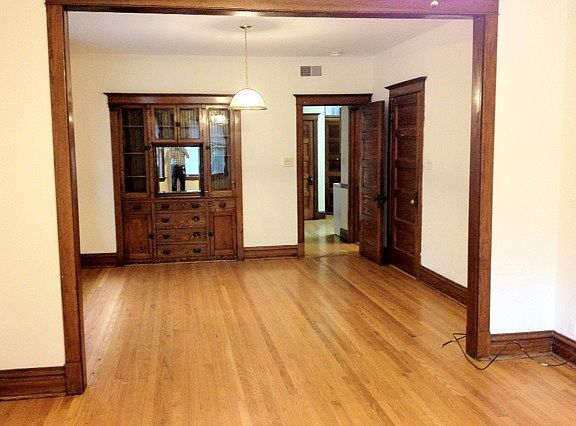 2nd image of 1133 W Wellington Ave #2