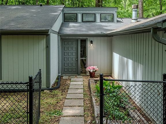 3rd image of 129 McDuffie Drive