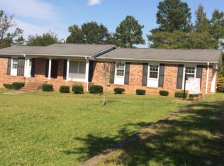 4 Hillcrest Dr, Great Falls, SC 29055