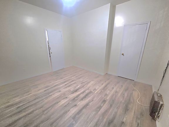 4th image of 1029 Hegeman Ave #1