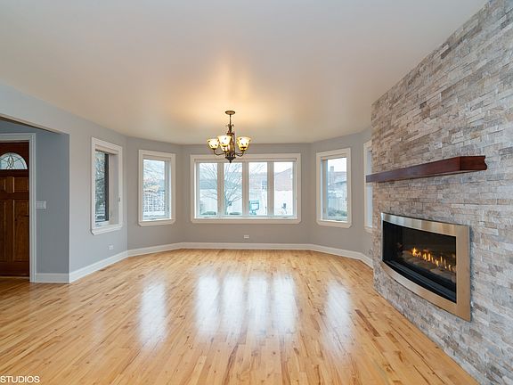 3rd image of 3015 N 76th Ct