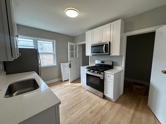 5th image of 3305 W Catalpa Ave #2