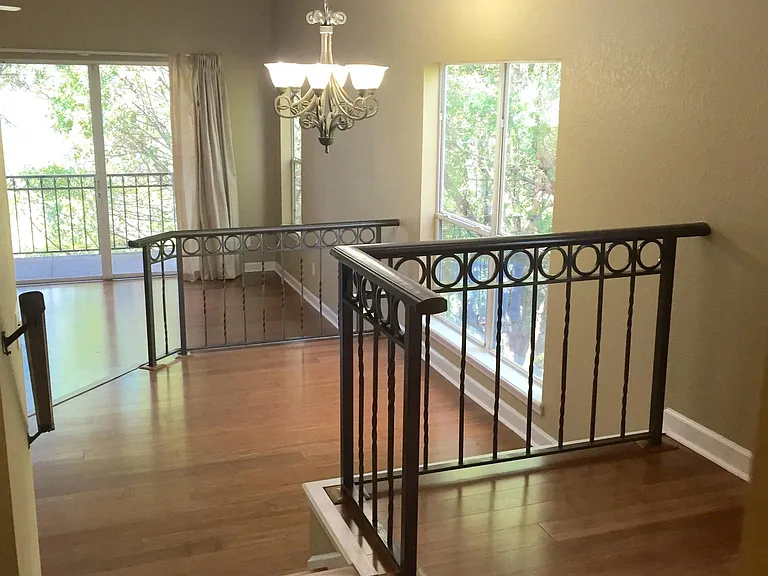 713 Coral Reef Dr — Photo 2