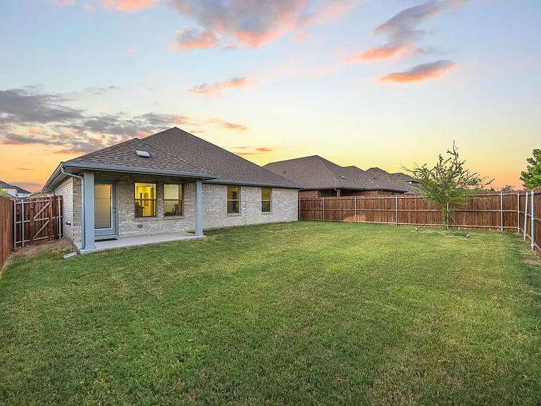 3249 Glorioso Dr — Photo 3