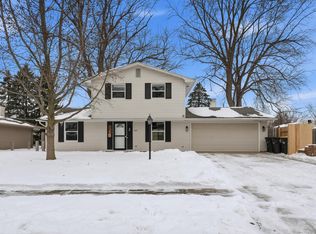 7437 Regina Dr, Fort Wayne, IN 46815