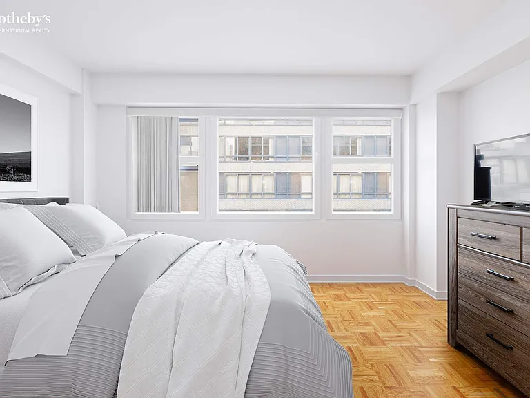 330 E 49th St #11L — Photo 4