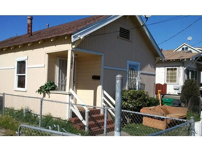 121 4th St photo 1