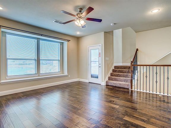 2nd image of 2690 Venice Dr Unit 1