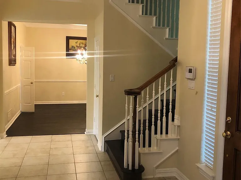 3828 Elgin Dr — Photo 2