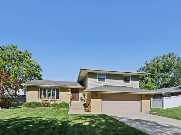 4703 Thorntree Ln, Rolling Meadows, IL 60008