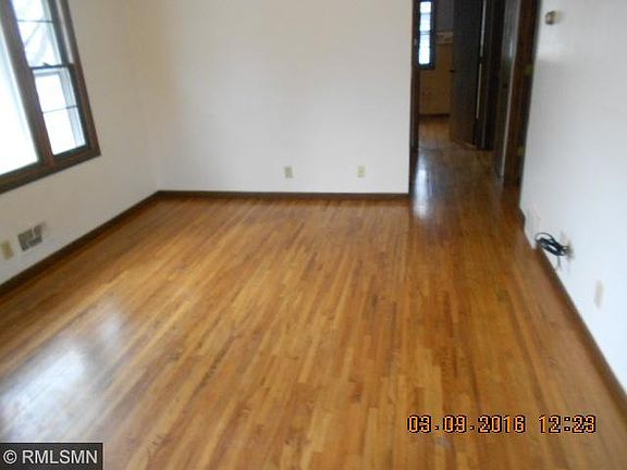 3rd image of 11833 Larch St NW