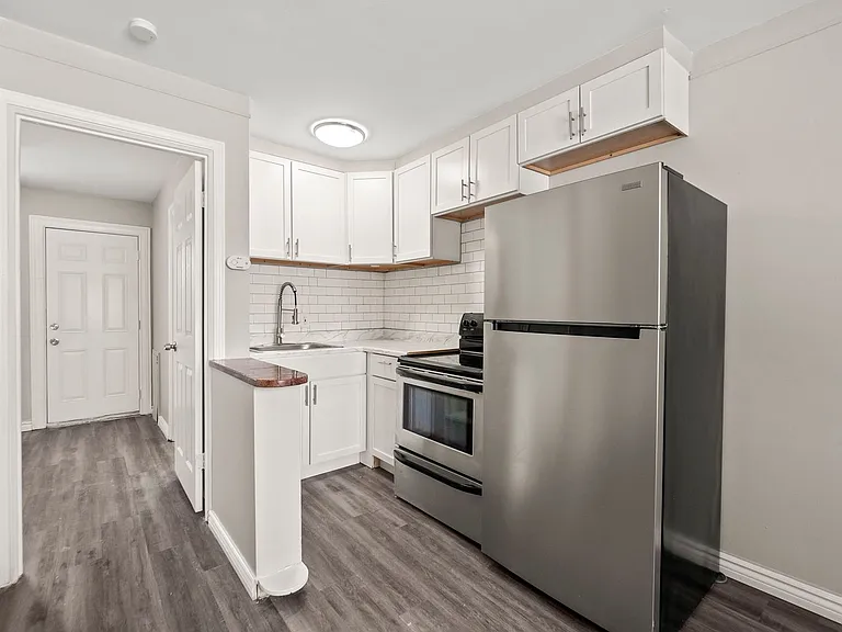 Ranch Apartment Homes in Great Troy Location — Photo 26